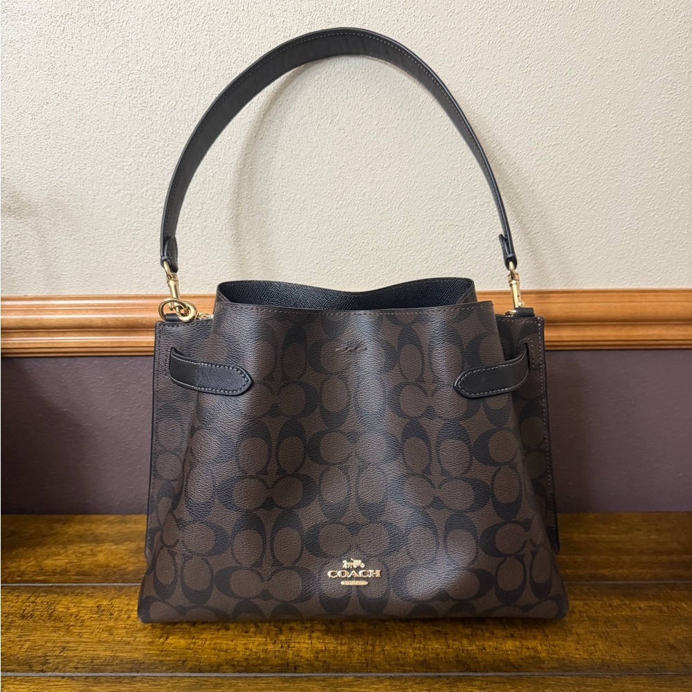 Coach Hanna Shoulder Bag in Signature Canvas - Picture 4 of 16